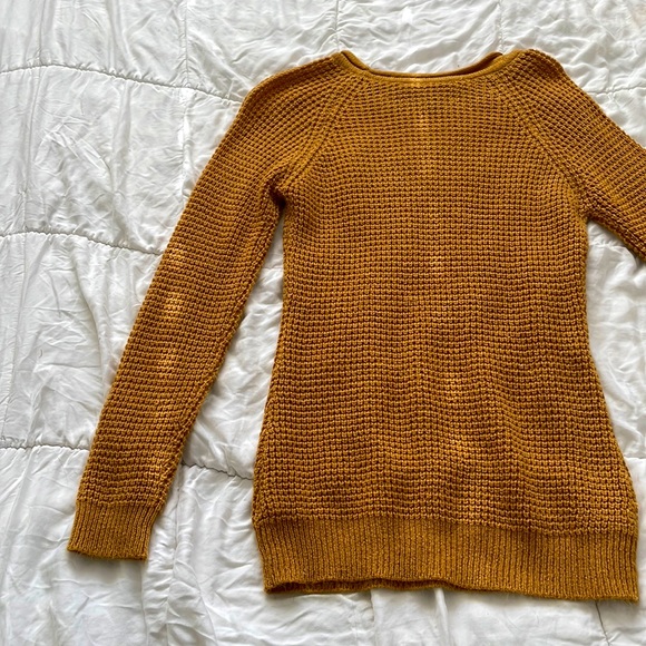 yellow sweater - Picture 1 of 1